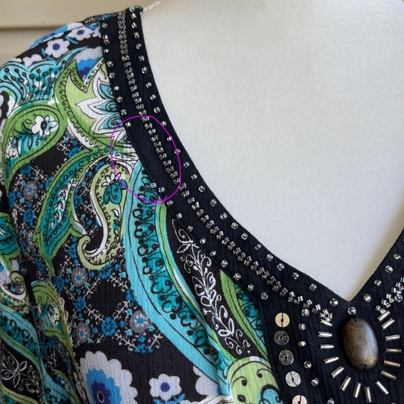 •Dress Barn• Long Sleeved Embellished Tunic Top - Size 1X - Picture 8 of 9